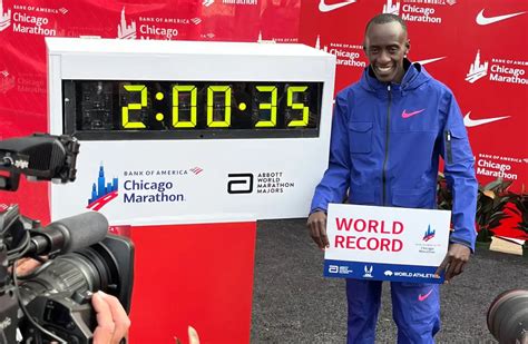 World record set as Kelvin Kiptum wins 2023 Chicago Marathon .